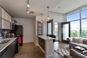 5M307- Elegant Condo with Rooftop Deck